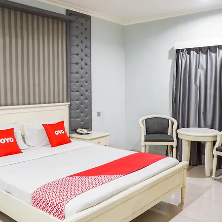 Oyo 2085 Chrysanta Hotel